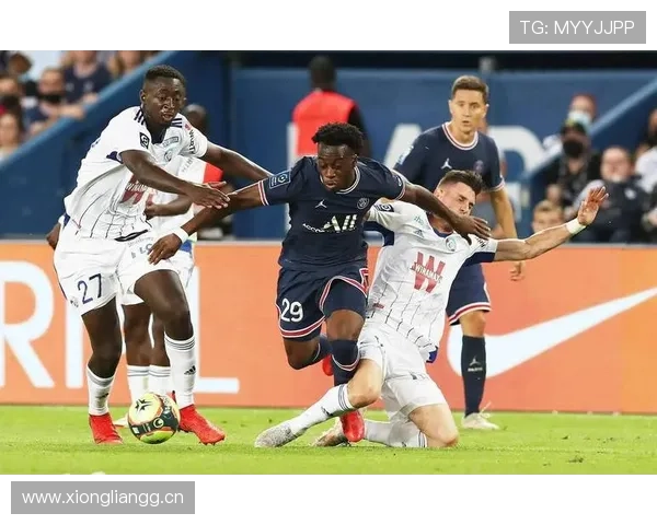 巴黎圣日耳曼年轻化阵容能否保持稳定，竞争格局变化对其持续构成考验