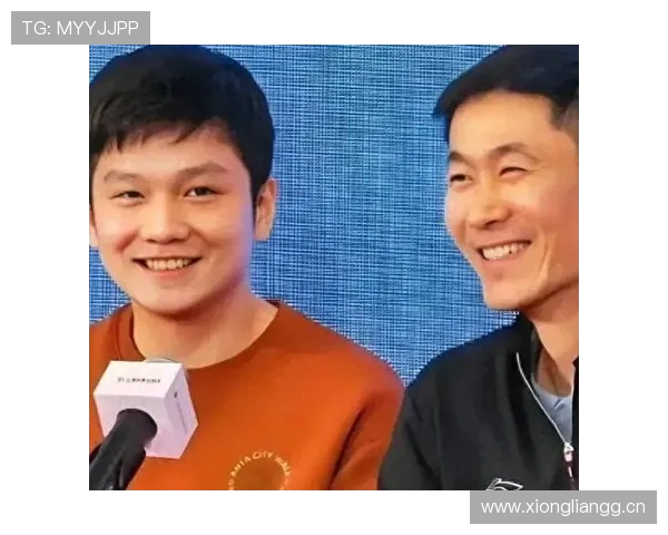 王励勤居然在家穿拖鞋打桌球，这反差我是真没想到！